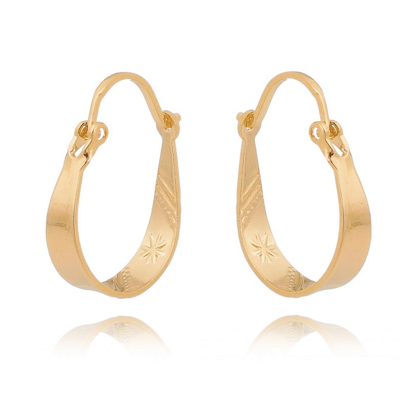 ARGOLA PEQUENA CHAPADA COM DETALHES FOLHEADA A OURO 18K
