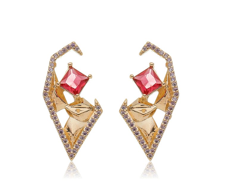 Brinco com zircônias folheado a ouro 18k