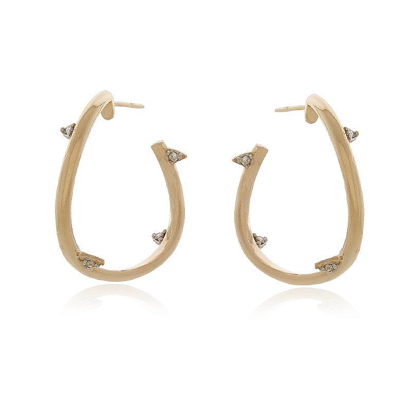 Argola com zircônias folheada a ouro 18k