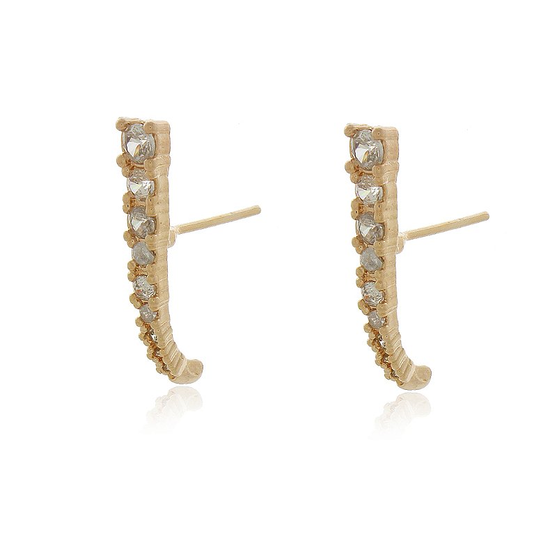 Brinco com zircônias folheado a ouro 18k