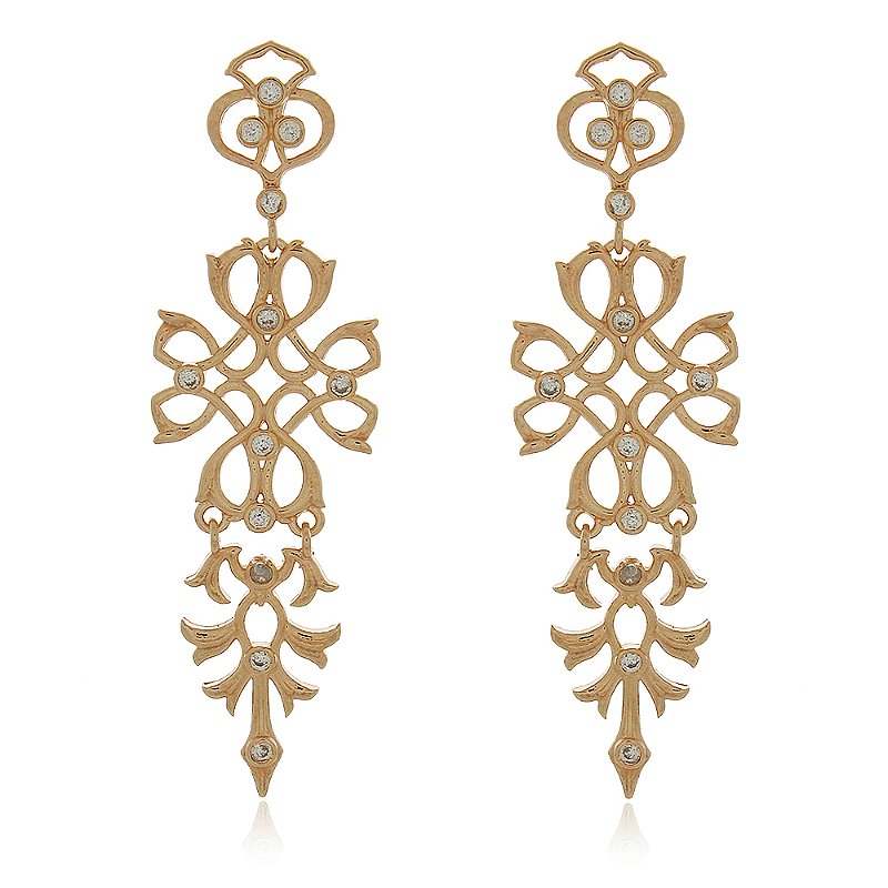 Brinco com zircônias folheado a ouro 18k