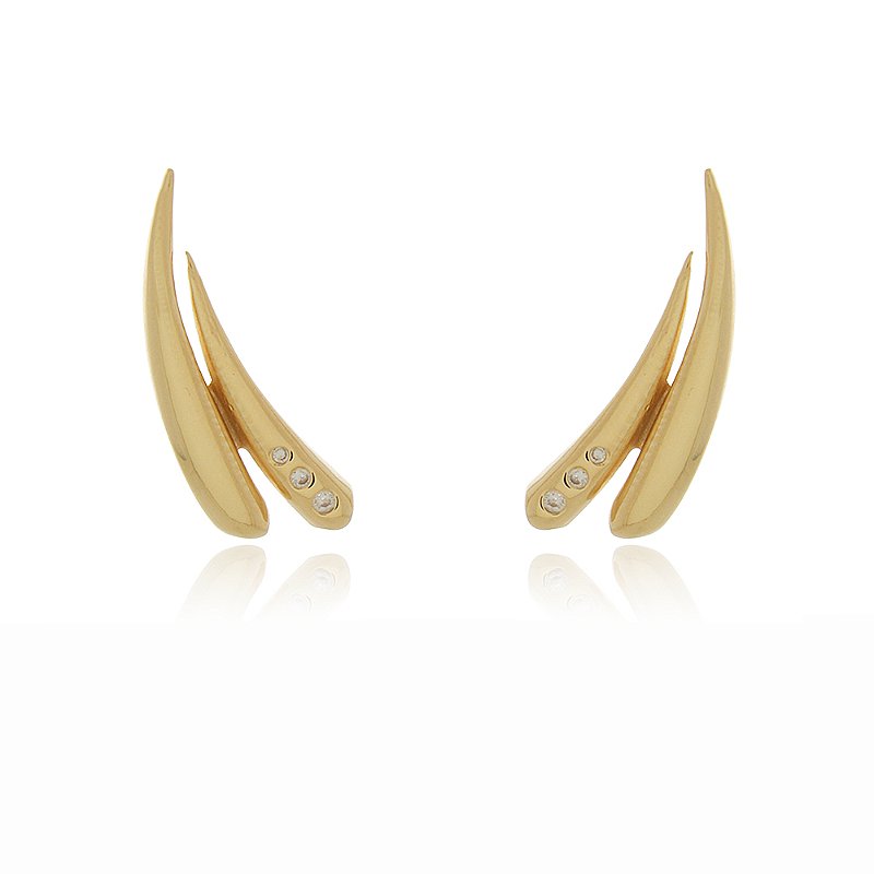 Brinco alongado com zircônias folheado a ouro 18k