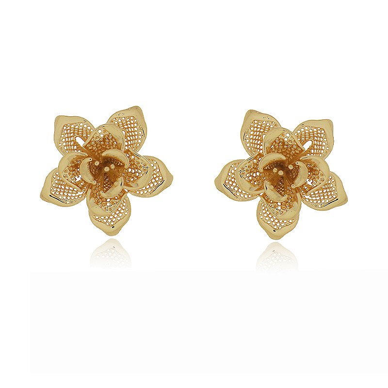 Brinco flor vazada folheado a ouro 18k