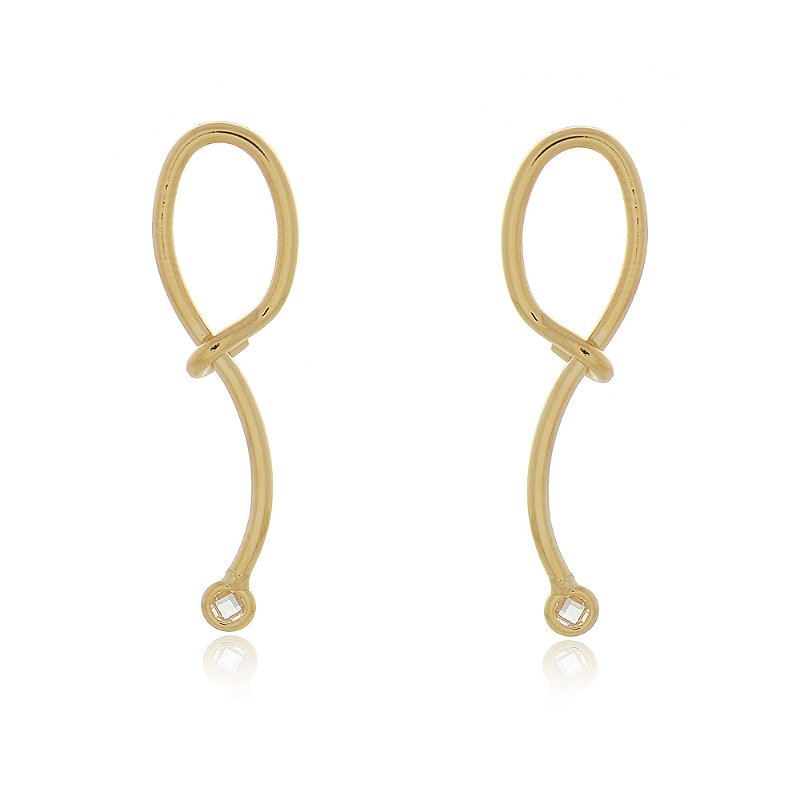 Brinco com zircônias folheado a ouro 18k