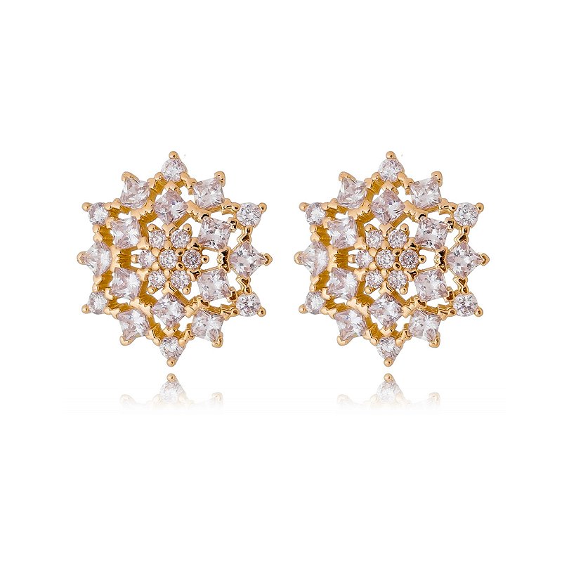 Brinco cravejado com zircônias folheado a ouro 18k