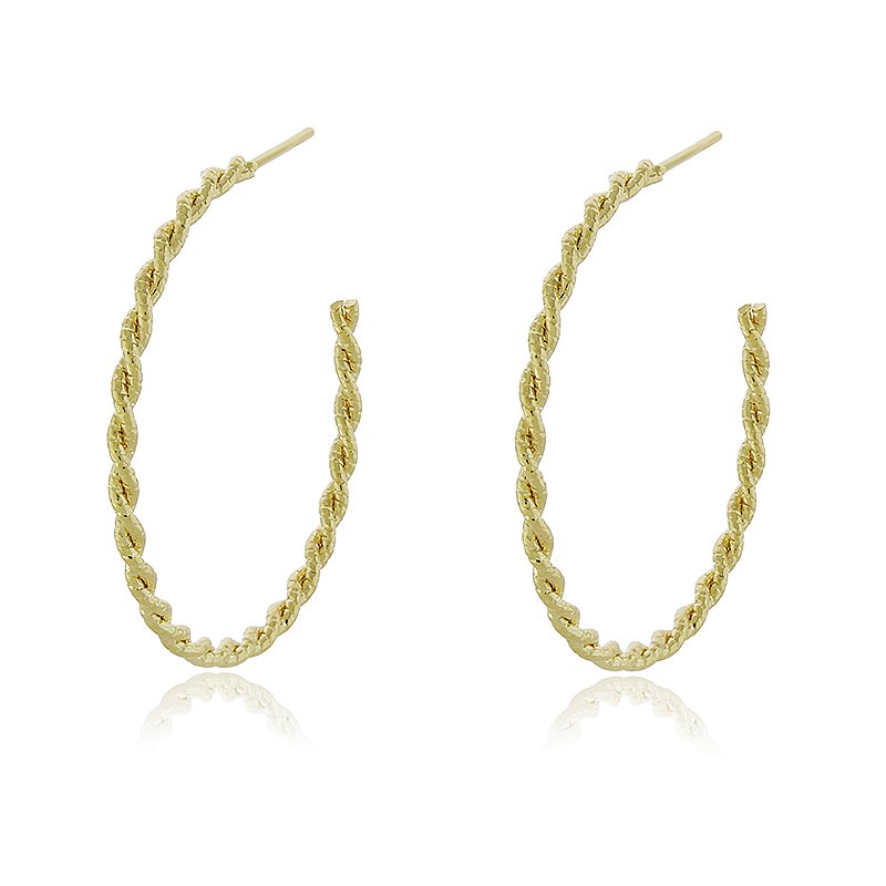 Argola torcida folheada a ouro 18k