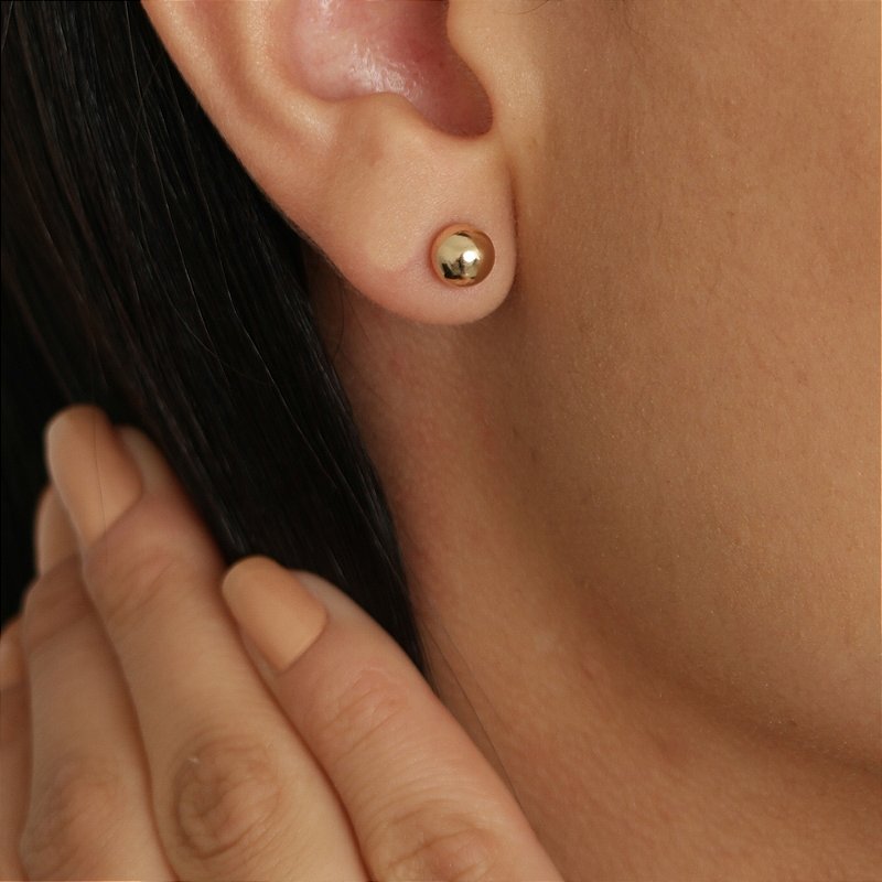 Brinco bola folheado a ouro 18k