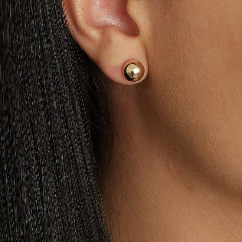 Brinco bola lisa folheado a ouro 18k