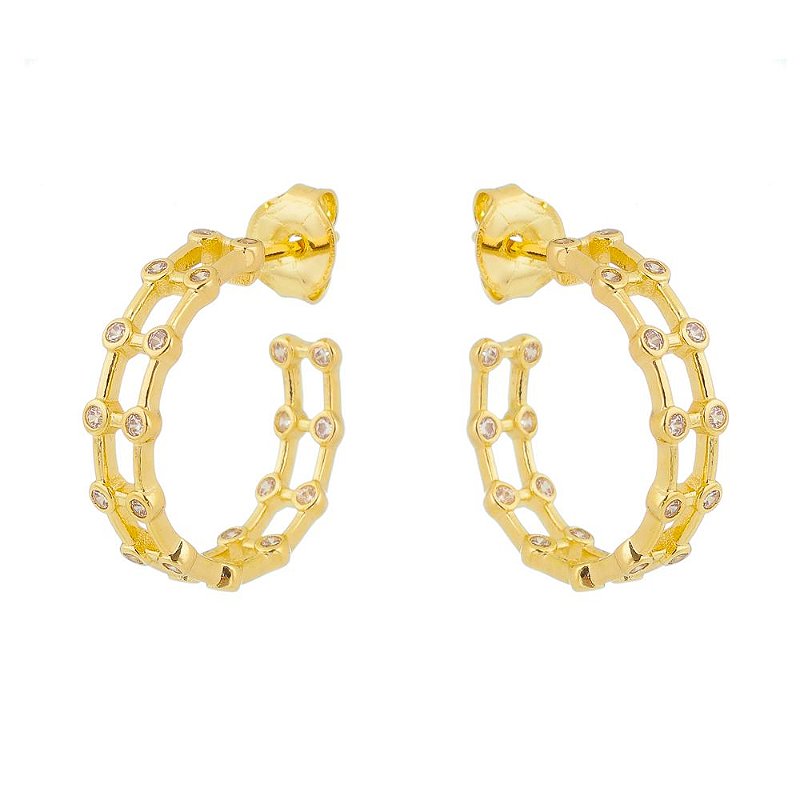 Argola vazada com zircônias folheada a ouro 18k