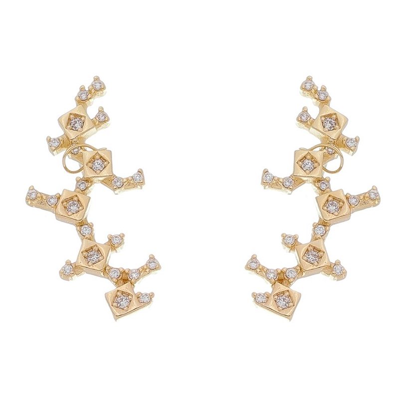 Brinco trabalhado com zircônias folheado a ouro 18k