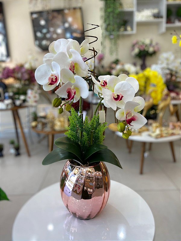 Arranjo de Orquídeas (Toque real - lavável) - Vaso Rose Gold Vidro/Flores  Brancas - Lustres Karoline