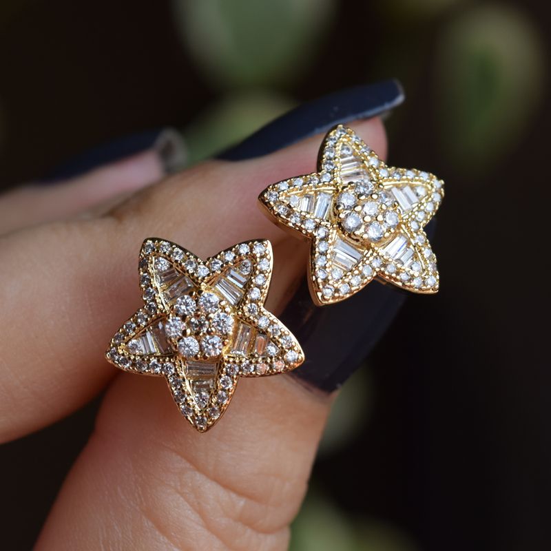 Brinco triângulo invertido pedra natural estrela ouro semijoia - Muzazen  Semijoias e Acessórios de Moda