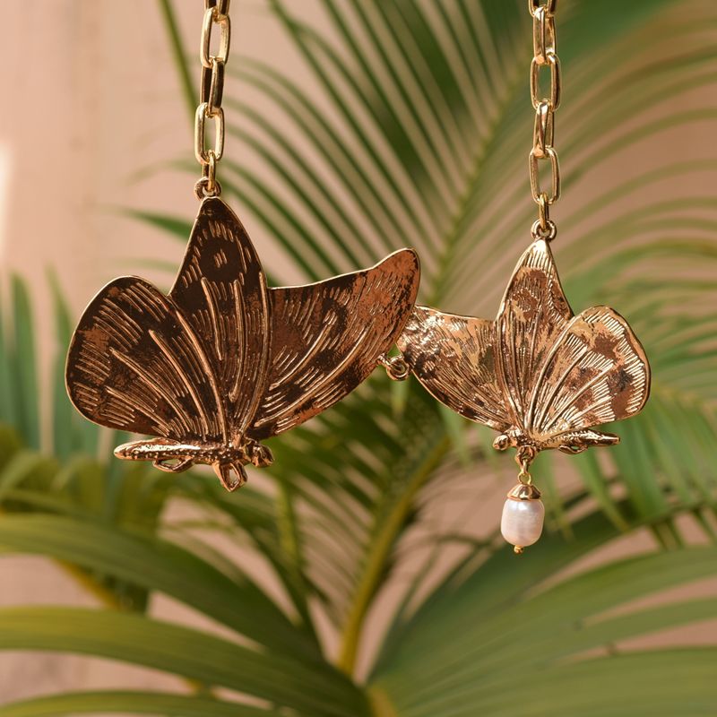 Colar corrente borboletas pérola dourado - Muzazen Semijoias e Acessórios  de Moda