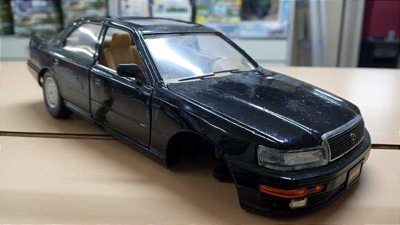Road Tough - Lexus LS400 - 1/24 (Sucata sem as rodas da frente