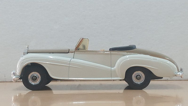 Corgi - Rolls Royce Silver Dawn 1952 - 1/36 (sem caixa) - HTC