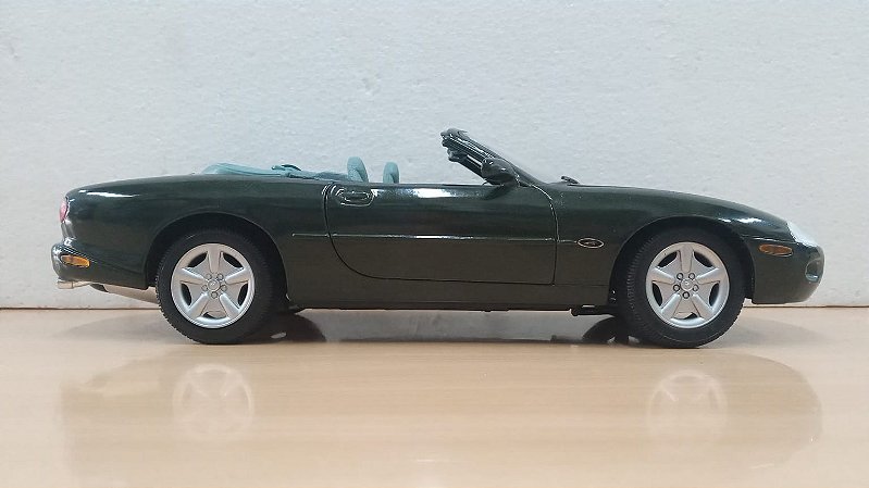 Maisto - Jaguar XK8 - 1/18 (sem caixa) - HTC - MODELISMO