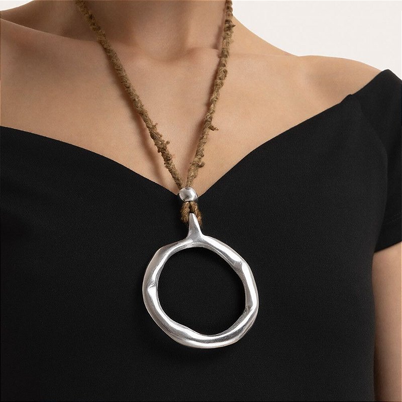 Colar Argola Fio Seda Crua Vestopazzo