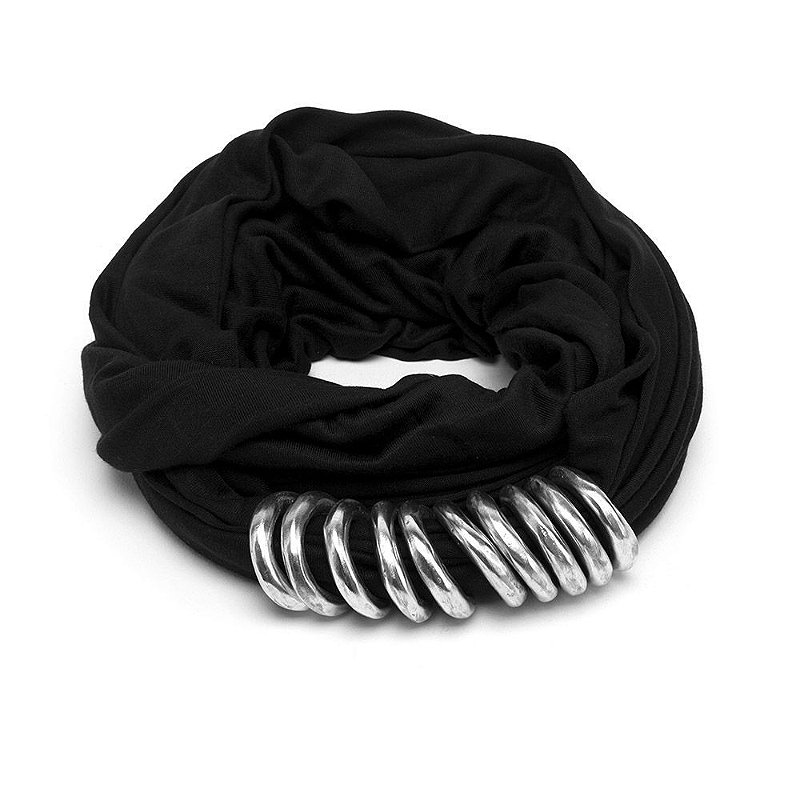 Colar echarpe preto argolas Vestopazzo