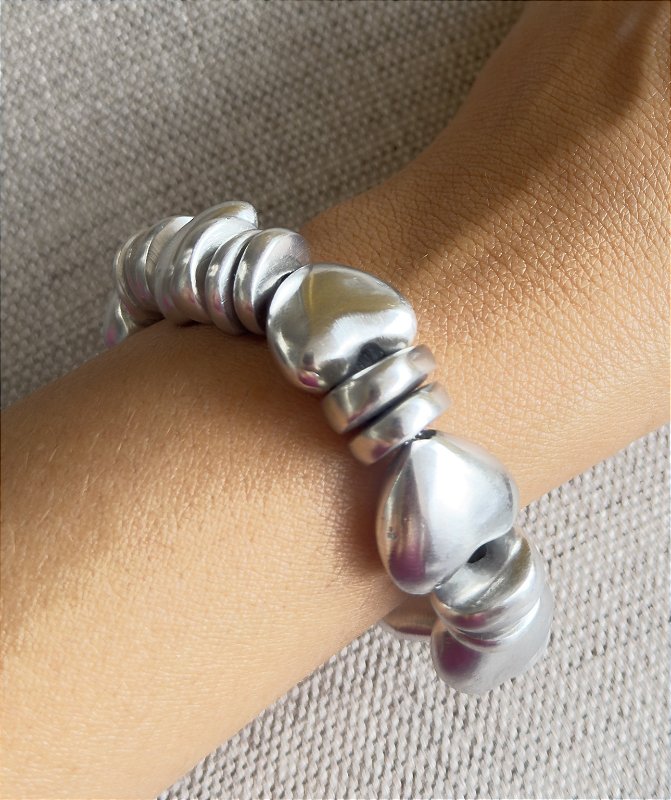 Pulseira coração cheio e pastilhas