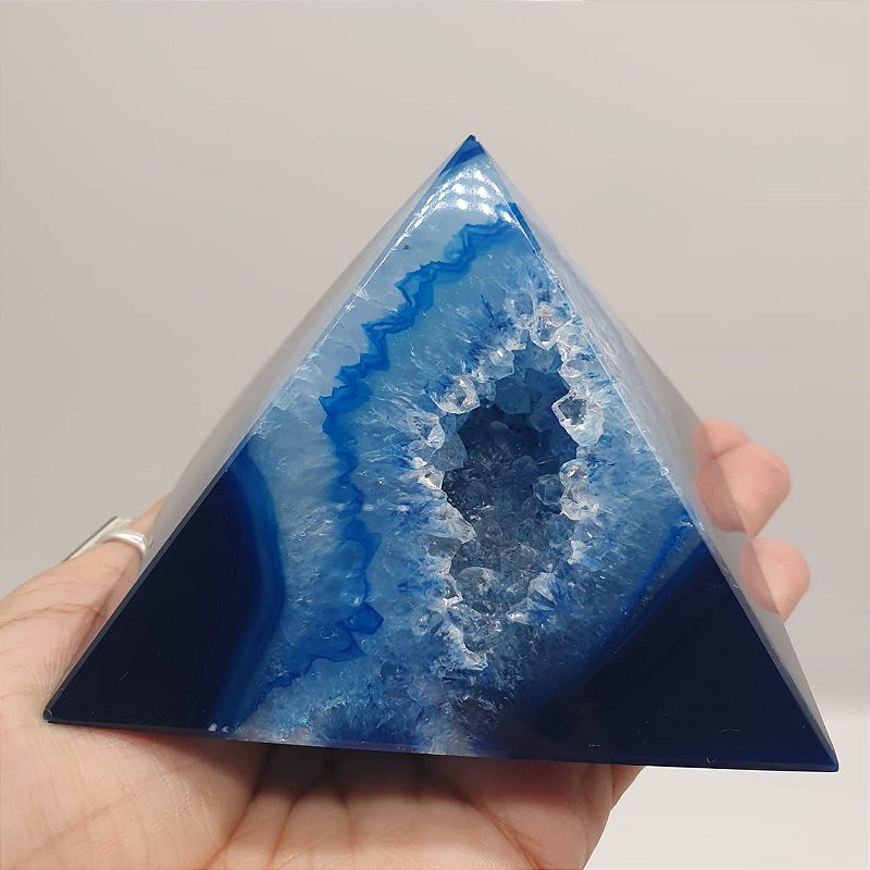 Pirâmide de Ágata Azul "Colorida Artificialmente"  | A7,5cm x L9cm x P9cm | P 462g