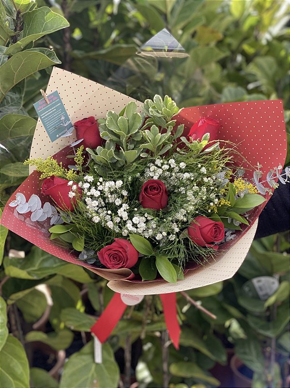 Buquê de 6 Rosas Vermelhas Clássico