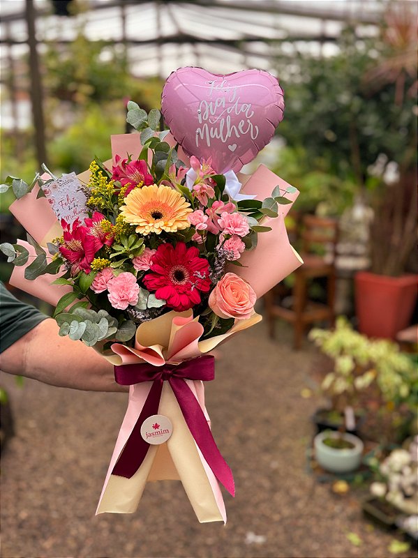 Arranjo Essencial Dia das Mulheres com balão