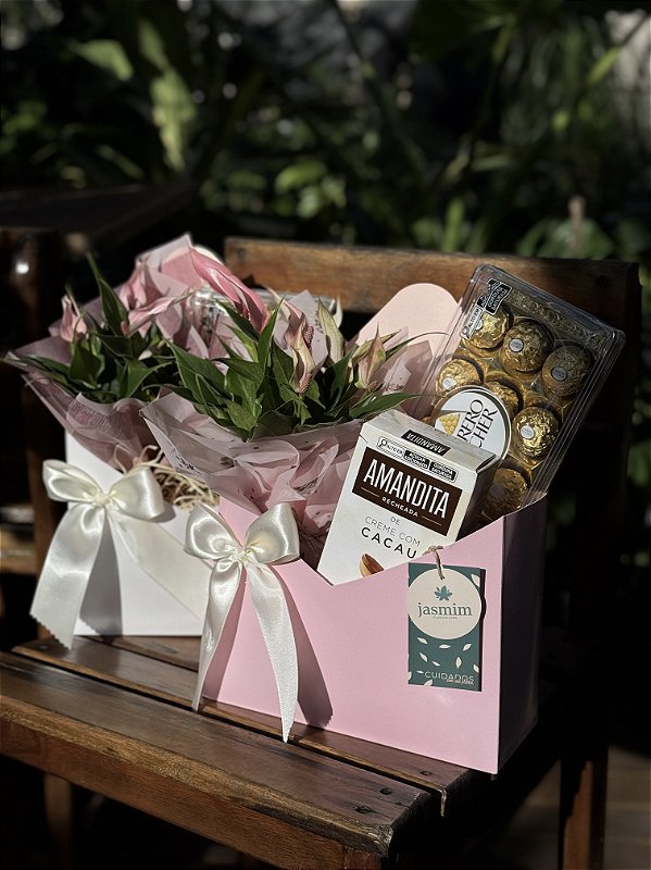 Antúrio Lili com Amandita e Ferrero Rocher