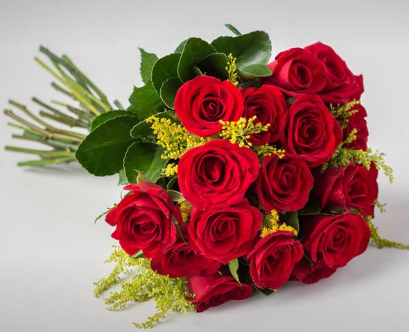 Buquê de Rosas colombianas vermelhas GG - Rubi Flores - Venda de Flores  para presentes e eventos