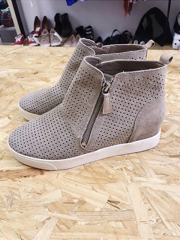 bota com salto interno arezzo