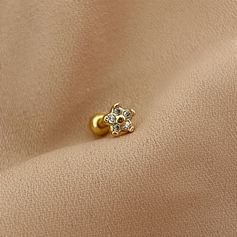 PIERCING CARTILAGEM/TRÁGUS MINI FLOR ZIRCÔNIAS 8MM HASTE AÇO 316L FOLHEADO A OURO 18K SEMIJOIA PARA ATUALIZAÇÃO⭐️