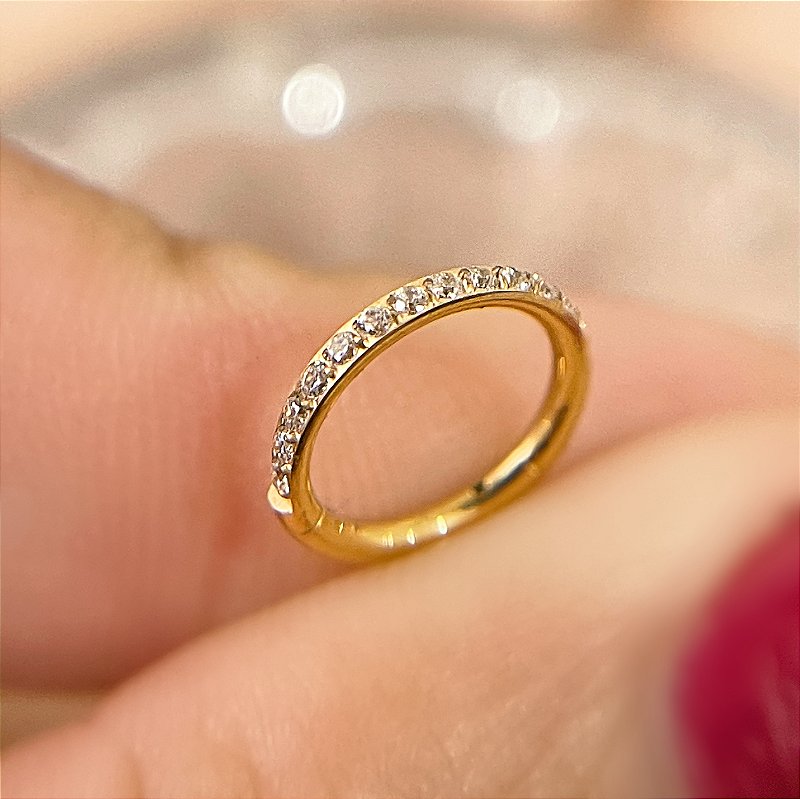 PIERCING CARTILAGEM/CONCH TITÂNIO GOLD ZIRCÔNIAS ARGOLA SEGMENTO ARTICULADO 8MM SEMIJOIA PARA PERFURAÇÃO⭐️