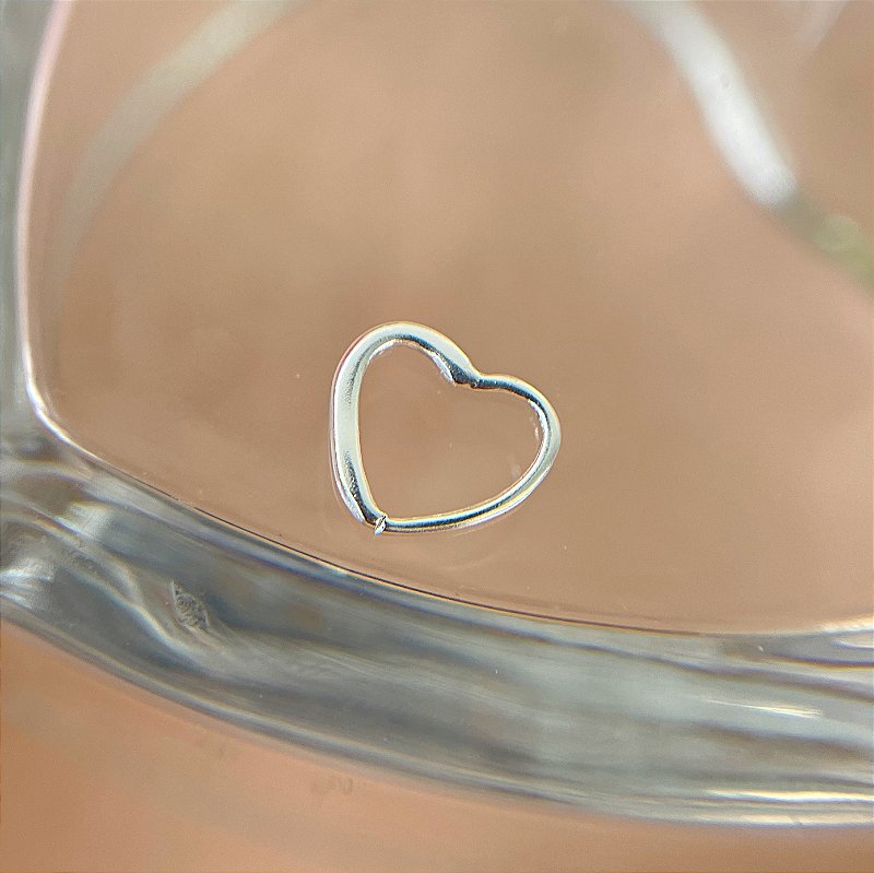 PIERCING CARTILAGEM / DAITH ARGOLINHA CORAÇÃO LATERAL LISO 8MM PRATA 925 SEMIJOIA PARA ATUALIZAÇÃO⭐️