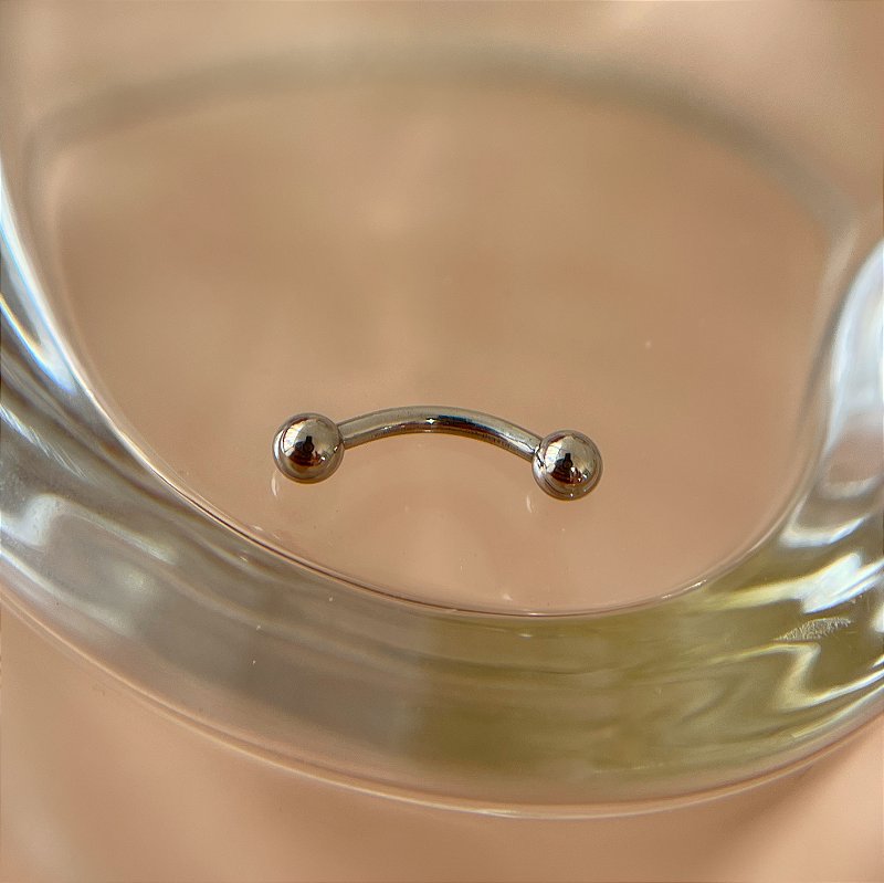 PIERCING TITÂNIO BANANA BELL BÁSICO 8MM SEMIJOIA PARA PERFURAÇÃO⭐️