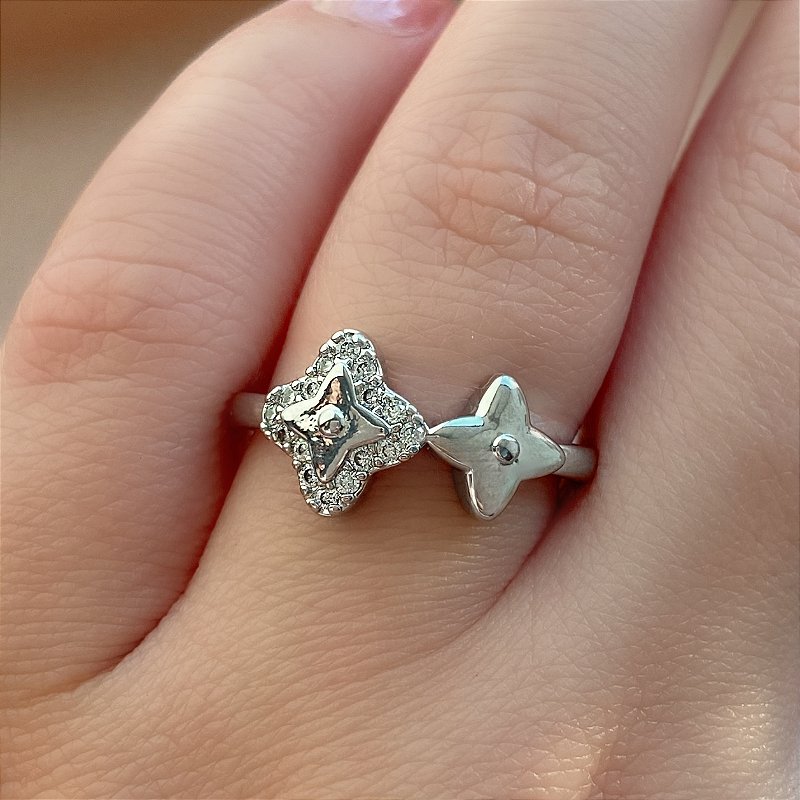 ANEL FLORES ZIRCÔNIAS PRATEADO BIJU