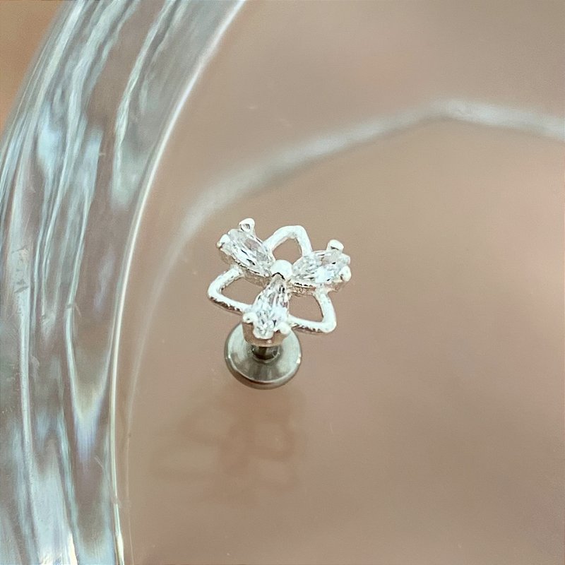PIERCING TRÁGUS / CARTILAGEM HASTE AÇO 316L PINGENTE TRIÂNGULO ZIRCÔNIAS PRATA 925 6MM SEMIJOIA PARA PERFURAÇÃO⭐️