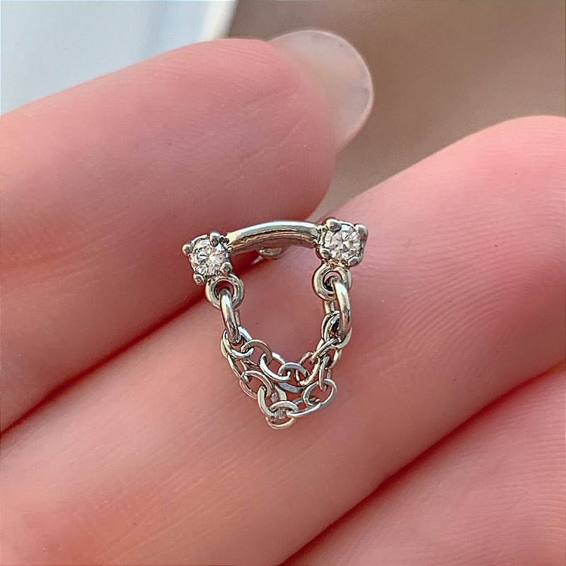 PIERCING CARTILAGEM HASTE AÇO 316L CURVADO ZIRCÔNIAS CORRENTES 6MM FOLHEADO A RÓDIO SEMIJOIA PARA ATUALIZAÇÃO⭐️