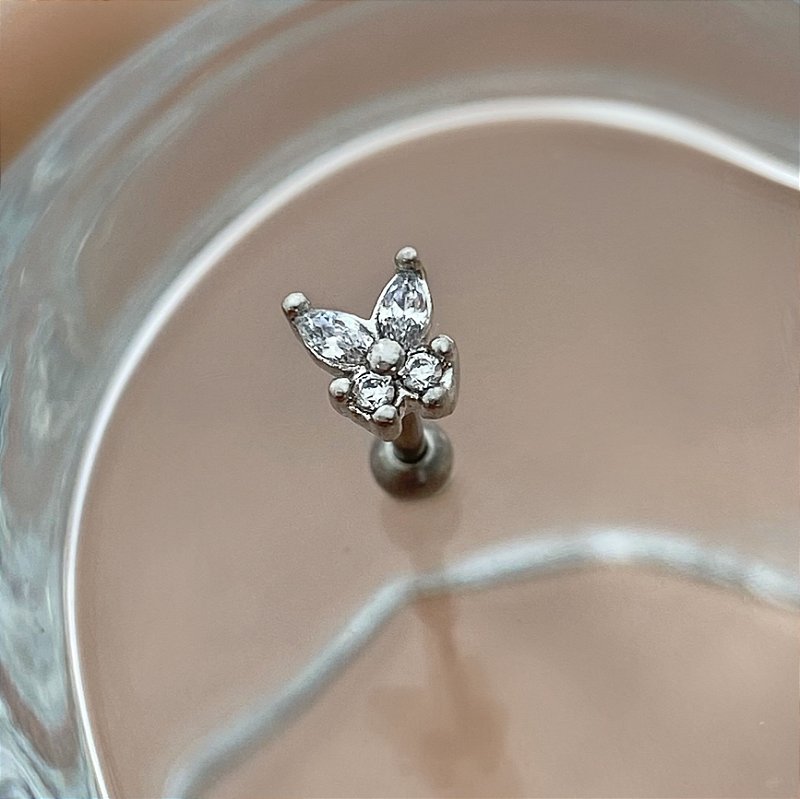 PIERCING TRÁGUS / CARTILAGEM AÇO 316L BORBOLETA ZIRCÔNIAS 7MM FOLHEADO A RÓDIO SEMIJOIA PARA ATUALIZAÇÃO⭐️