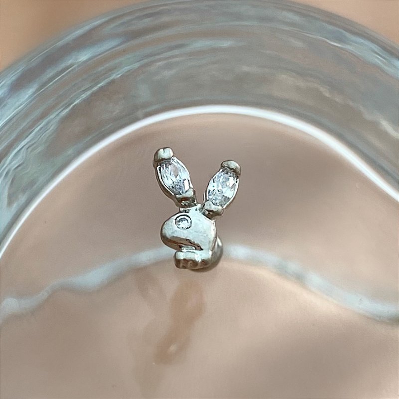 PIERCING TRÁGUS / CARTILAGEM AÇO 316L COELHINHO ZIRCÔNIAS 6MM FOLHEADO A RÓDIO SEMIJOIA PARA ATUALIZAÇÃO⭐️