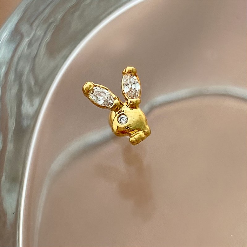 PIERCING TRÁGUS / CARTILAGEM AÇO 316L COELHINHO ZIRCÔNIAS 6MM FOLHEADO A OURO 18K SEMIJOIA PARA ATUALIZAÇÃO⭐️
