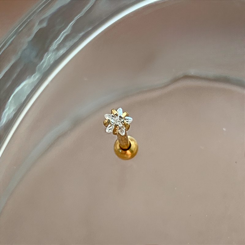 PIERCING TRÁGUS / CARTILAGEM PONTO DE LUZ ESTRELA 8MM HASTE AÇO 316L FOLHEADO A OURO 18K SEMIJOIA PARA ATUALIZAÇÃO⭐️
