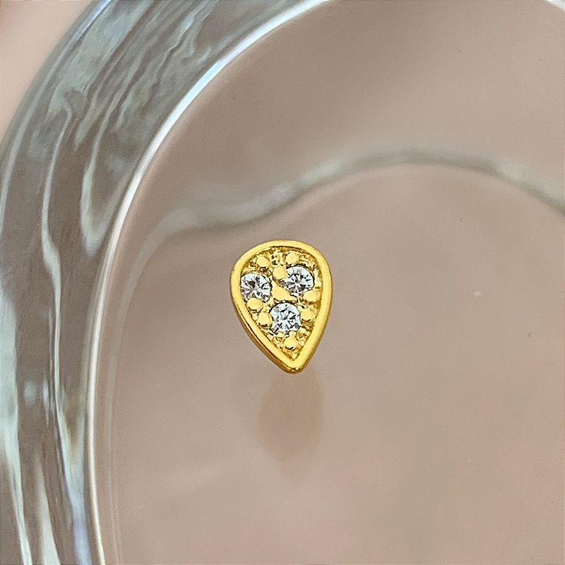 PIERCING CARTILAGEM GOTA ZIRCÔNIAS 6MM AÇO 316L FOLHEADO A OURO 18K SEMIJOIA PARA ATUALIZAÇÃO⭐️