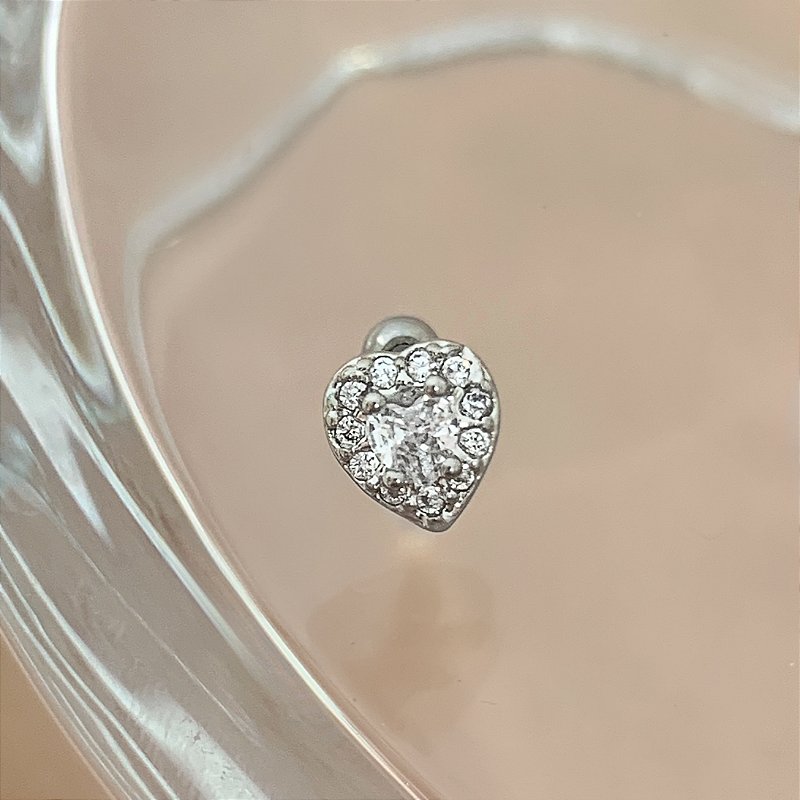 PIERCING CARTILAGEM CORAÇÃO CRAVEJADO ZIRCÔNIAS 6MM AÇO 316L FOLHEADO A RÓDIO SEMIJOIA PARA ATUALIZAÇÃO⭐️