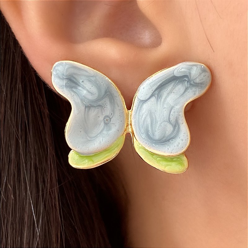 BRINCO ESMALTADO BORBOLETA LISA BICOLOR BIJU