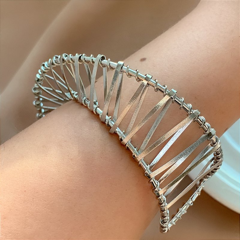 PULSEIRA / BRACELETE FIOS CRUZADOS BIJU