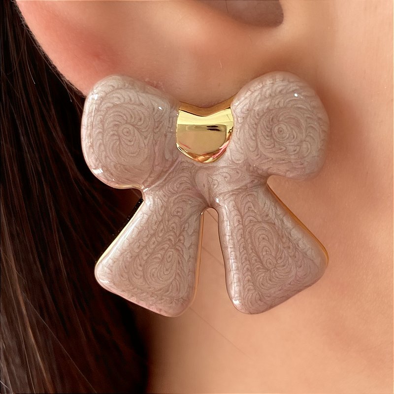 BRINCO ESMALTADO LACINHO BIJU