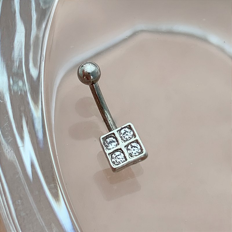 PIERCING ÍNTIMO ZIRCÔNIAS QUADRADO 8MM AÇO 316L FOLHEADO A RÓDIO SEMIJOIA PARA ATUALIZAÇÃO⭐️