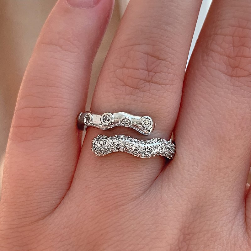 ANEL FIO ENCONTRADO ZIRCÔNIAS PRATEADO BIJU