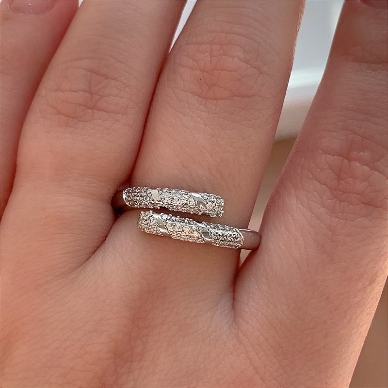 ANEL FIO BOLEADO CRUZADO ZIRCÔNIAS PRATEADO BIJU