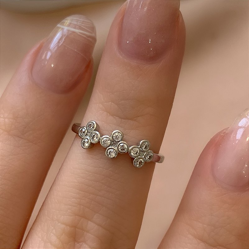 ANEL FALANGE FILEIRA TREVO BOLINHAS ZIRCÔNIAS PRATEADO BIJU