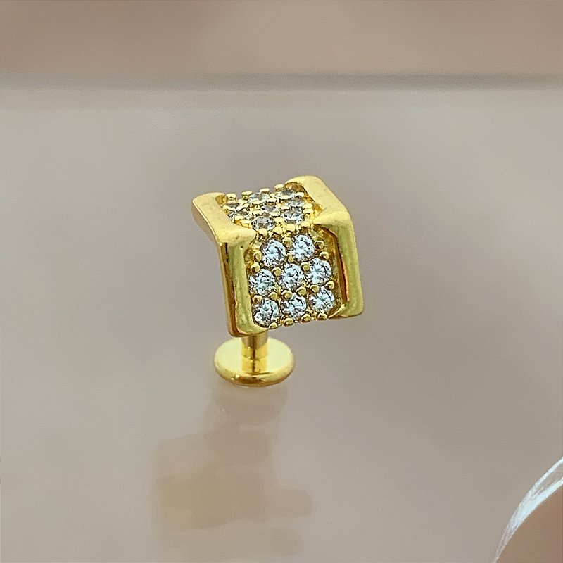 PIERCING TRÁGUS / CARTILAGEM QUADRADO ZIRCÔNIAS 6MM HASTE AÇO 316L FOLHEADO A OURO 18K SEMIJOIA PARA ATUALIZAÇÃO⭐️